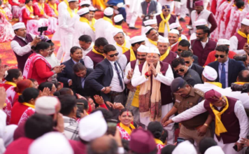 खटीमा में होली मिलन समारोह में शामिल हुए मुख्यमंत्री पुष्कर सिंह धामी, लोगों के साथ खेली फूलों की होली, सभी को दी पर्व की शुभकामनाएं