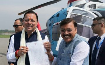 पंतनगर एयरपोर्ट पर पूर्व विधायक Rajesh Shukla ने सीएम धामी का किया स्वागत, किच्छा की विकास योजनाओं के लिए मिली वित्तीय स्वीकृति पर जताया आभार