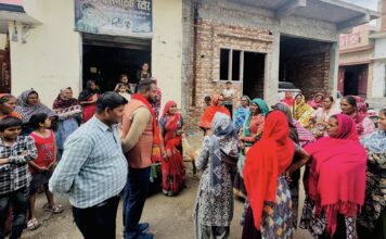 बाजपुर में जनसंपर्क अभियान तेज, Rajesh Kumar ने मातृशक्ति की समस्याएं सुनीं, त्वरित समाधान के दिए निर्देश