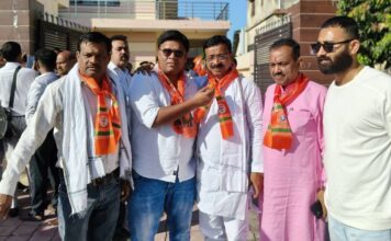 रुद्रपुर जिला कार्यालय में जिलाध्यक्ष कमल कुमार जिंदल और भाजपा कार्यकर्ताओं ने ढोल-नगाड़ों और मिष्ठान वितरण के साथ मनाया भाजपा की ऐतिहासिक जीत का जश्न