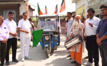 वरिष्ठ भाजपा नेता संजीव कुमार सिंह ने राहगीरों को गर्मी से राहत दिलाने के लिए निःशुल्क शीतल जल सेवा हेतु विशेष ई-रिक्शा को हरी झंडी दिखाकर किया रवाना