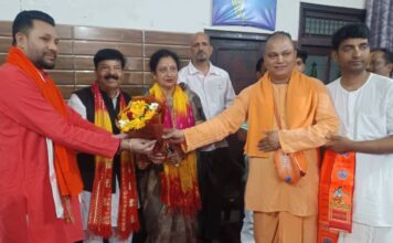 केशव कुंज गौशाला में भाजपा नेत्री मीना शर्मा का भव्य स्वागत, गौसेवा और धार्मिक कार्यक्रम में रहीं सक्रिय
