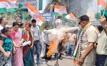 रुद्रपुर में NEET पेपर लीक के खिलाफ प्रदर्शन, राजकुमार ठुकराल संग कांग्रेस ने फूंका सरकार का पुतला…