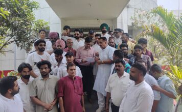 ‘चौक खोलो या पुल बनाओ’: रुद्रपुर परशुराम चौक को लेकर पूर्व विधायक राजकुमार ठुकराल ने ADM को सौंपा ज्ञापन