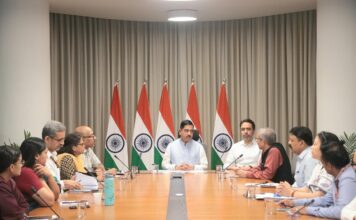 बड़ी खबर: धर्मेंद्र प्रधान के इस्तीफे के बाद प्रह्लाद जोशी बने शिक्षा मंत्री, संभाला कार्यभार