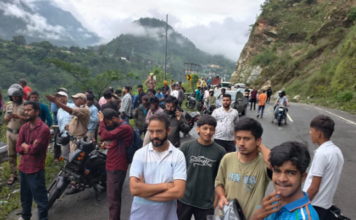 उत्तराखंड में बारिश का कहर! भूस्खलन से बदरीनाथ हाईवे बंद, सैकड़ों यात्री फंसे