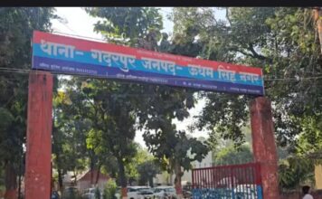 ऊधम सिंह नगर: कांग्रेस का विरोध प्रदर्शन, पुलिस कार्रवाई के विरोध में कोतवाली में धरने पर बैठे कार्यकर्ता