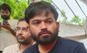 CJP संस्थापक अभिजीत दिपके पर नया विवाद, RTI एक्टिविस्ट ने पूछा- अमेरिका जाने का खर्च कहां से आया